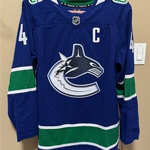Quinn Hughes Vancouver Canucks Hockey Jersey XS BNWT